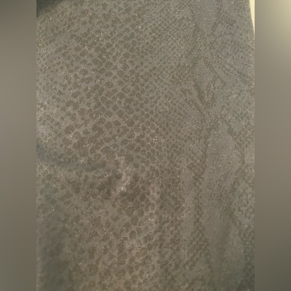 Lululemon Leggings - Mid Rise Faint Snake Print - Picture 4 of 5